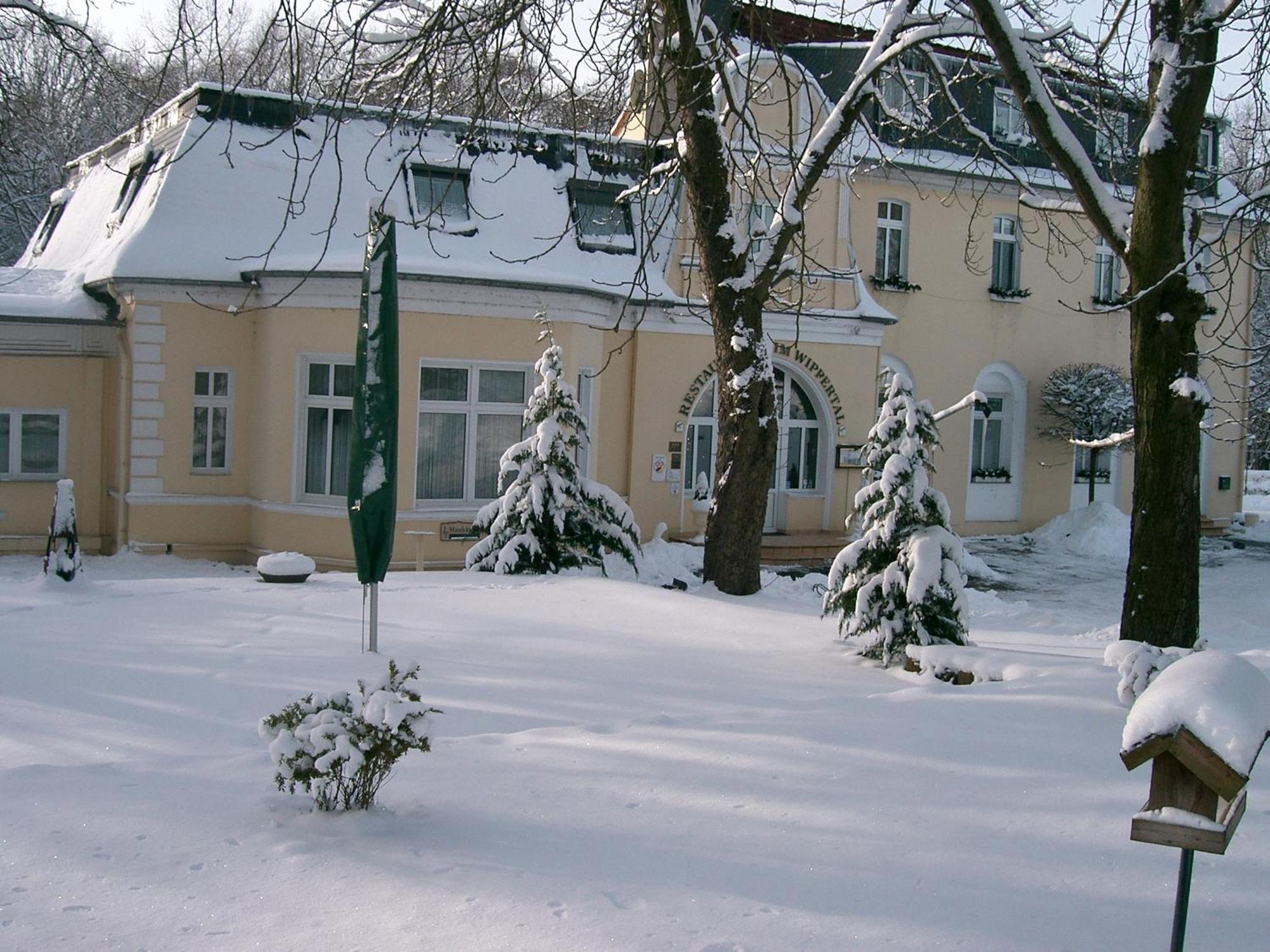 Hotel Wippertal - Voll Klimatisiert Bernburg Extérieur photo